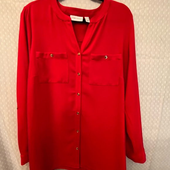 Susan Graver Tops - Ref blouse with gold buttons and roll up sleeves